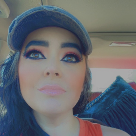 Meet your Posher, Brandy - Picture 2 of 7